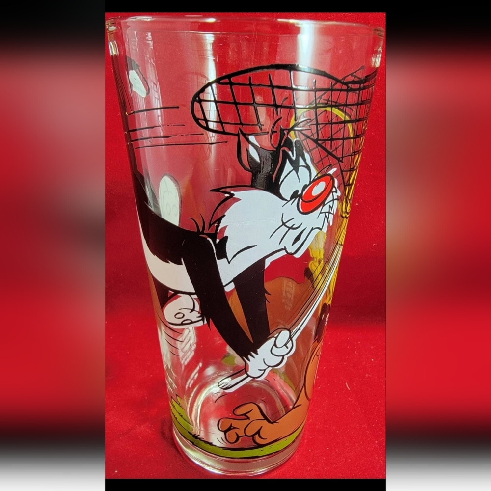 Pepsi glass with Sylvester and tweety bird glass (1976) Brand new